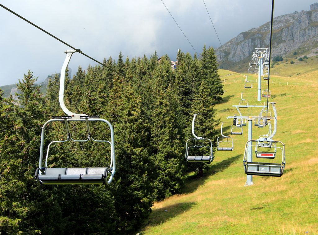 On the way back to town I passed the cablecar station to Ristis. As I had an unlimited use hiking pass, I decided to make use of it and got the cablecar up to Ristis, where I switched to this chair lift up to Brunni.
