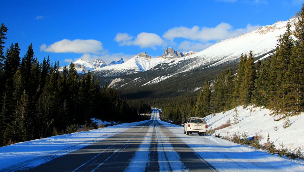 Eventually we rejoined Highway 1 before picking up Highway 93, the Icefields Parkway. The Icefields Parkway runs for around 150 miles from Lake Louise to Jasper and is widely considered to be one of the most scenic drives in the world.