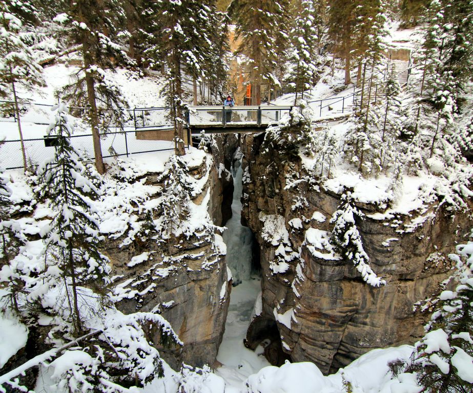 On the way back to the hotel, we stopped off in Maligne Canyon. You can just make out Judith on the bridge.