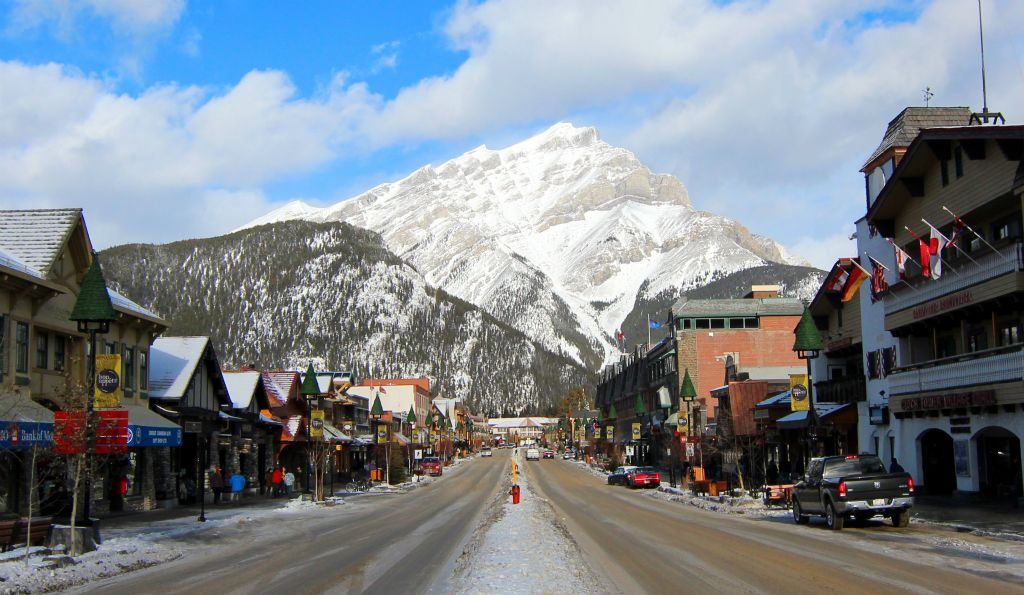 An hour or so later and we were once again on Banff high street, with the famous down-the-high-street view of Cascade Mountain.