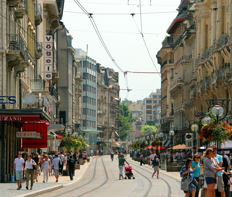 This appeared to be Geneva's main shopping street and was full of laughably pretentious and overpriced shops.
