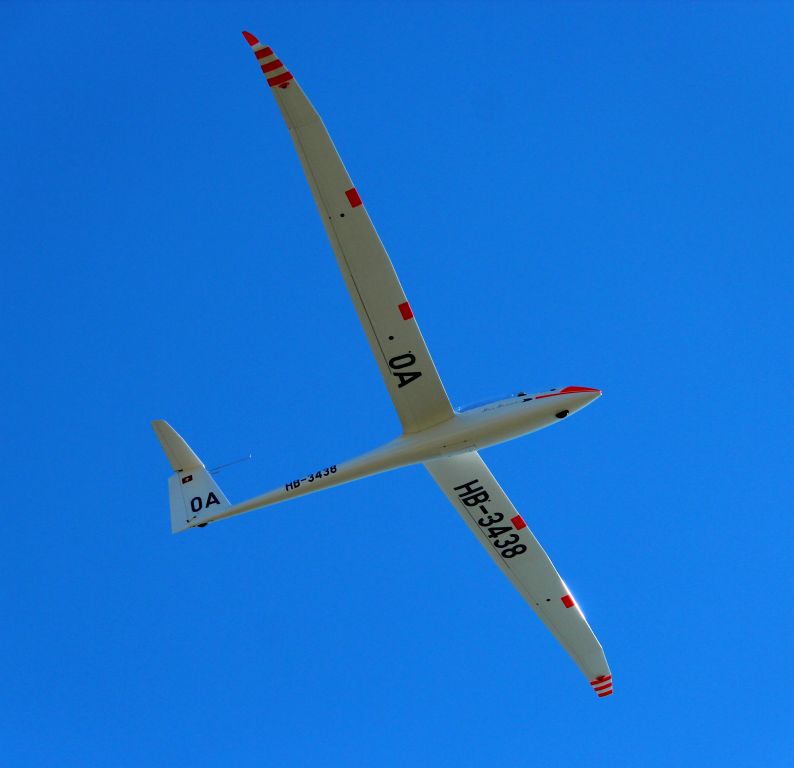 At one point this glider circled the view point only a couple of hundred feet away. If I’d been a little quicker with my camera, I’d have got a photo of the pilot looking down at us.