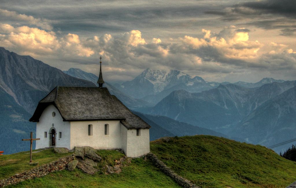 Although this photo makes the church look a bit like it’s in the middle of nowhere, it was actually just across the road from our hotel in the middle of Bettmeralp.