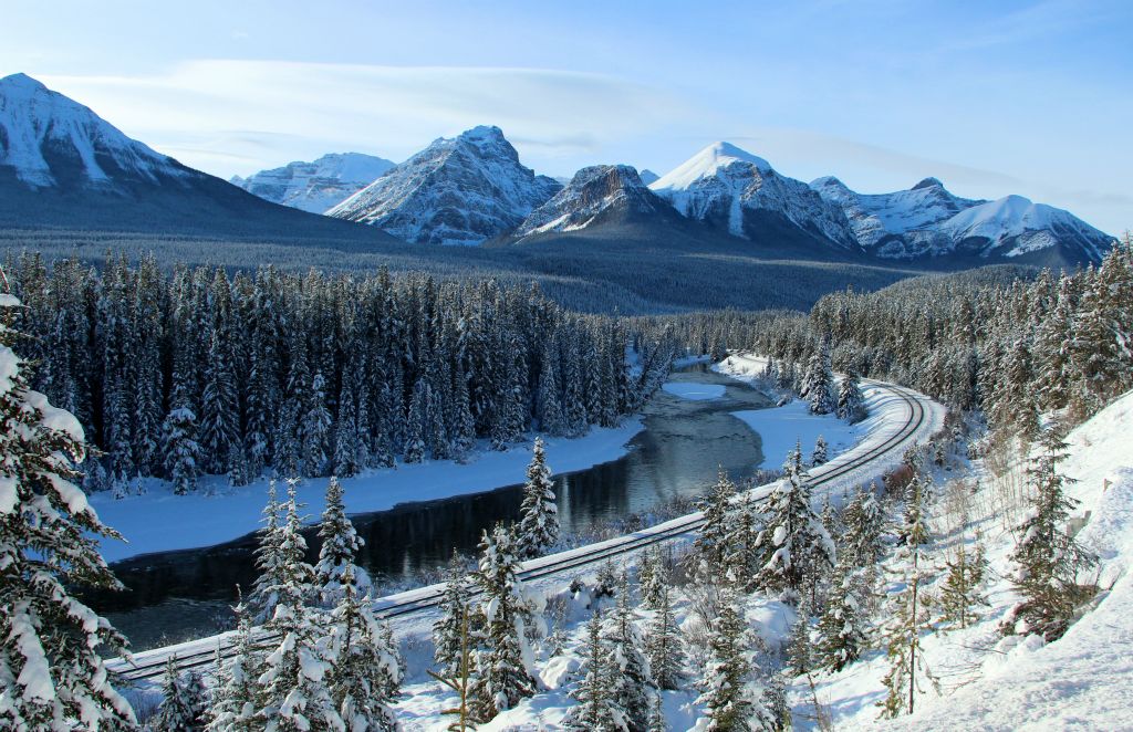 Morant’s Curve is close to Lake Louise, so we decided to pop by and have a quick look, just in case there’s a train passing. Nope. Denied once again.