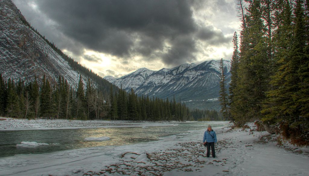 After a while, the trail met up with the Bow River, which was still largely unfrozen at this point.