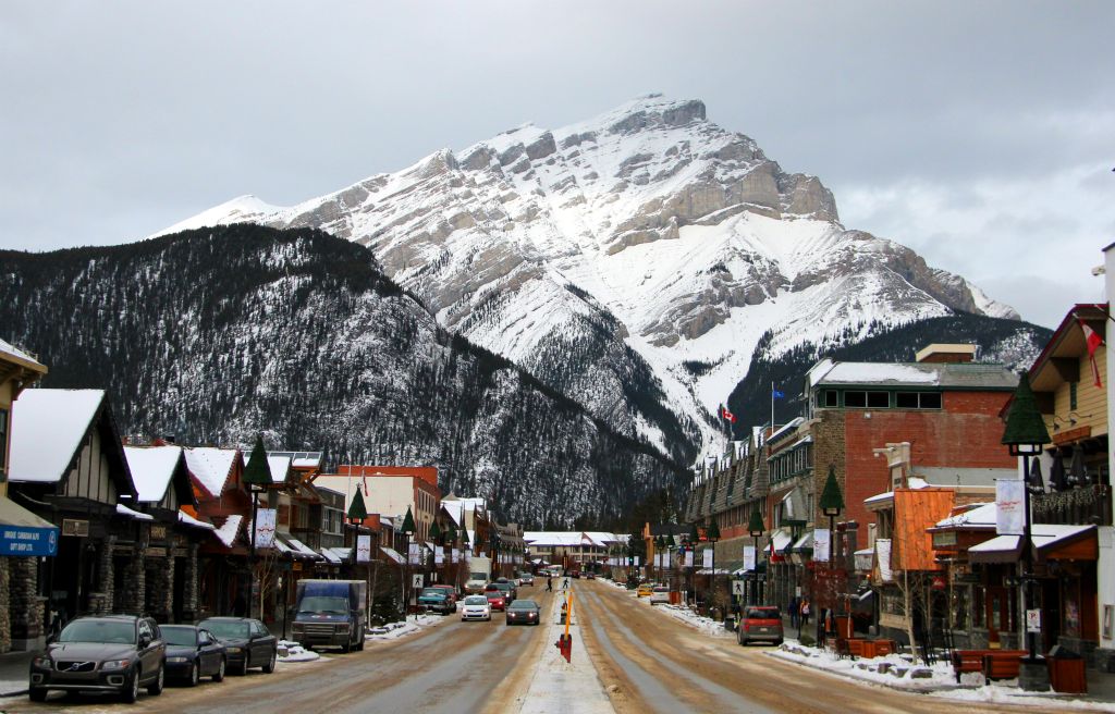 Back in town I felt compelled to take a photo looking down Banff Avenue, even though I must have loads of these by now (this is our fifth visit to Banff after all and I’ve taken this photo every time I’ve been here).