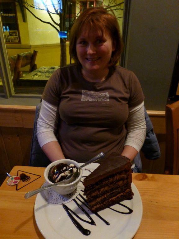 We walked to the Grizzly Paw Brewing Company on the high street for a beer and some dinner. Having had a nice pizza, I fancied the look of their “5-mile high chocolate cake”, which turned out to be the biggest slice of chocolate cake I’ve ever seen in a restaurant in my life. We were nowhere near able to polish it off, even between us.Being a brewing company, Grizzly Paw had a wide range of very tasty looking beers available.Interesting beers sampled today were Grizzy Paw Beavertail Raspberry Ale, Grizzly Paw Rutting Elk Red and Grizzly Paw Big Head Nut Brown.