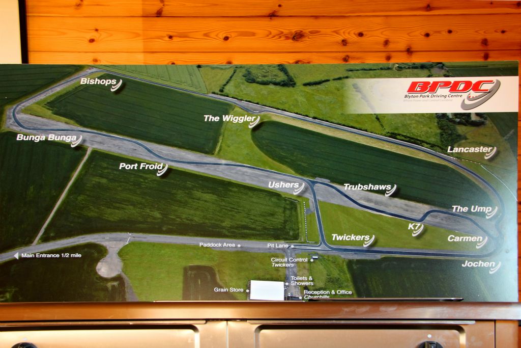 Here's a plan of the track. Simple to learn, challenging to drive.