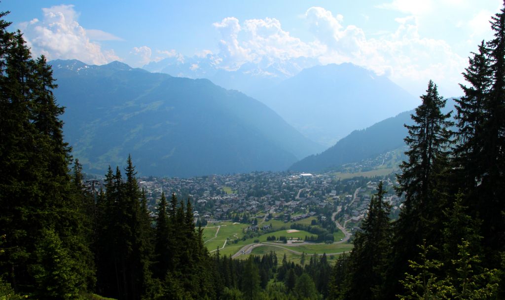 I continued to follow the bisse in the opposite direction to the one we’d set out in that morning. There were some wonderful views across Verbier, although the distant mountains were still largely obscured in the haze.