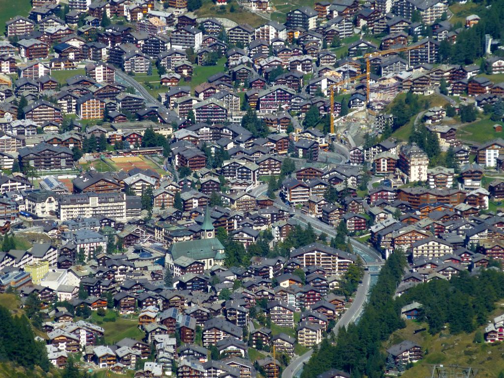 This is a greatly zoomed in photo of Zermatt from Schwarzee.