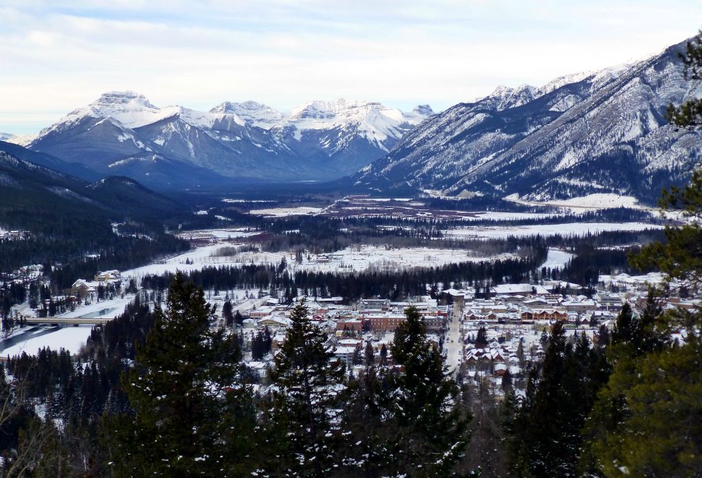 I made it to the top of Tunnel Mountain, but couldn't take any photos of Banff due to the freezing gale. However, I managed to take this photo of the town from about half way back down, where the wind had eased up somewhat.