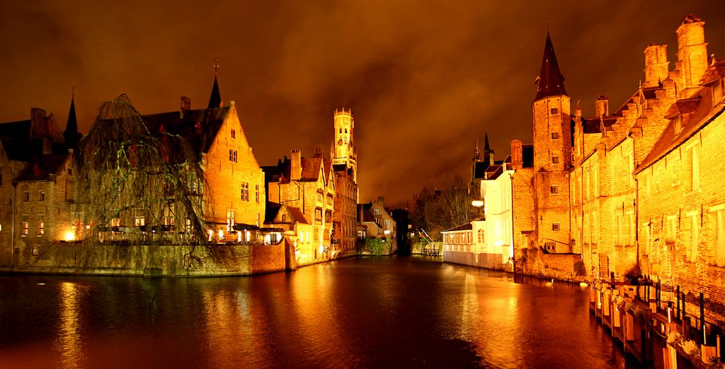 The classic view of Brugge at night. I’ve taken this photo loads of times before, but it looks so fabulous, it was impossible to walk past without snapping it again. Unfortunately it was a bit windy for good reflections.