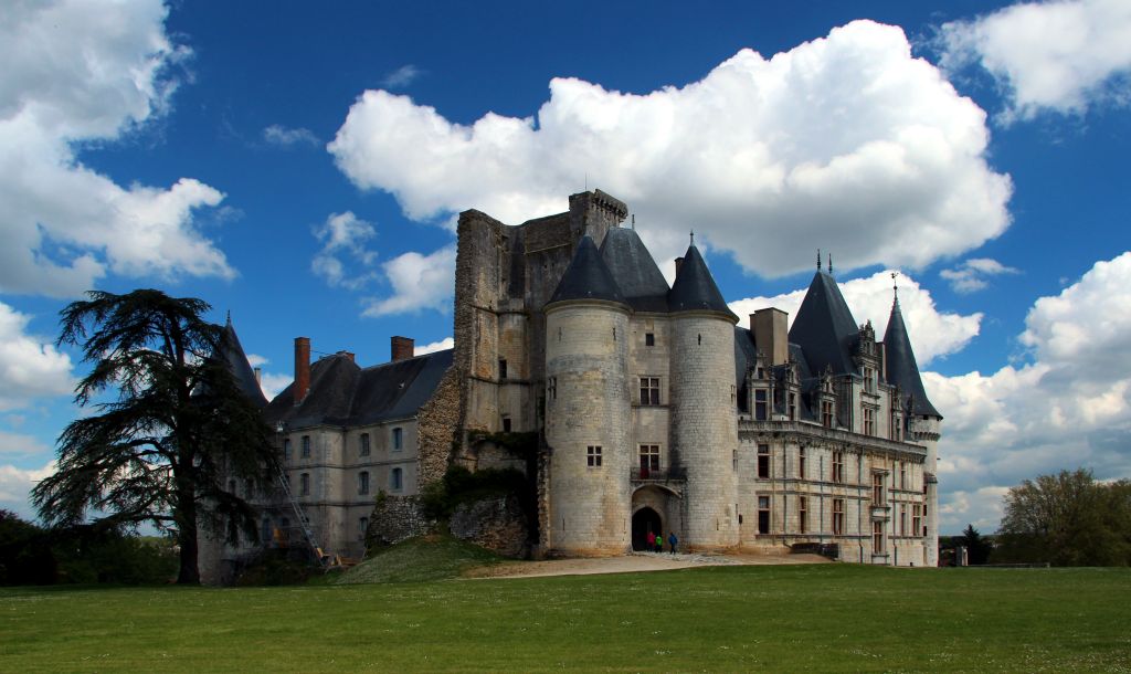 A view of the chateau.