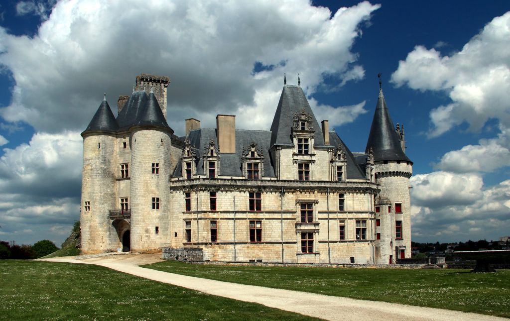 Another view of the chateau.