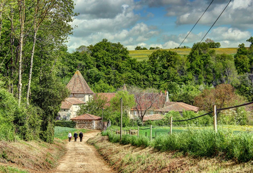 After taking a few photos in Judith’s parents garden, we decided to walk to the mill that Judith and I walked to the previous evening for some lunch. It’s a lovely walk. This is a photo of Judith and her parents approaching one of the chateaux that one passes along the way. There really are a lot of chateaux around here.