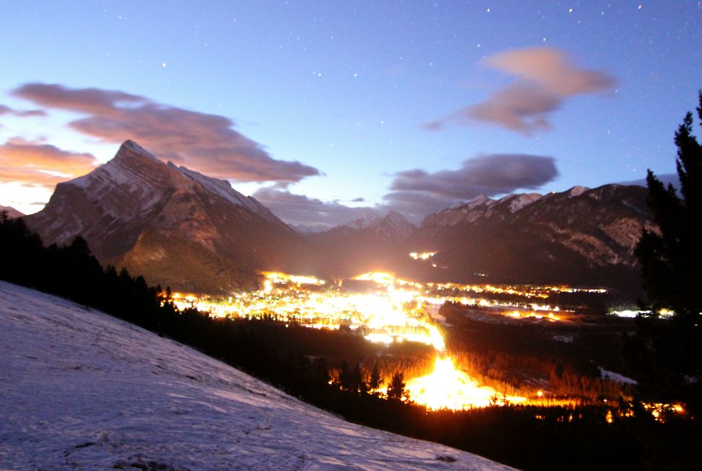 After leaving the Bow Valley Falls, I headed up Mount Norquay to see if I could get a photo of Banff itself. Although the sky looked dark at this point, the 30 second exposure picked up the quite a lot of the light of the approaching sunrise, even though it was still about an hour away.Mount Rundle is on the left and Sulphur Mountain is on the right.