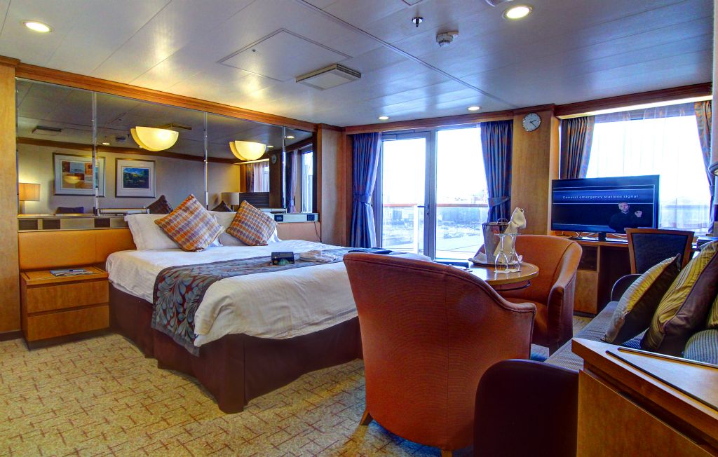Saturday - We really must try to get out of this habit of booking a suite. This was our fifth cruise and our fourth suite. They're very nice, but (relatively) very expensive.