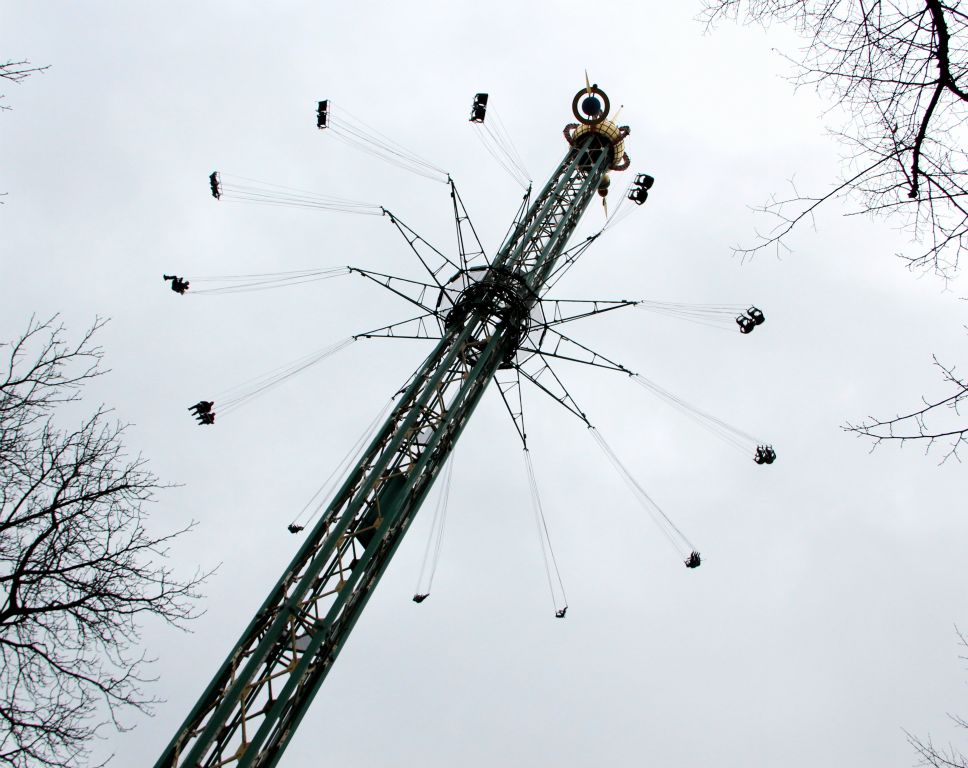 The Star Flyer is fundamentally a spinning swing. But it's the fact that it's around 250 feet tall that literally elevates it to the level of major fairground attraction.