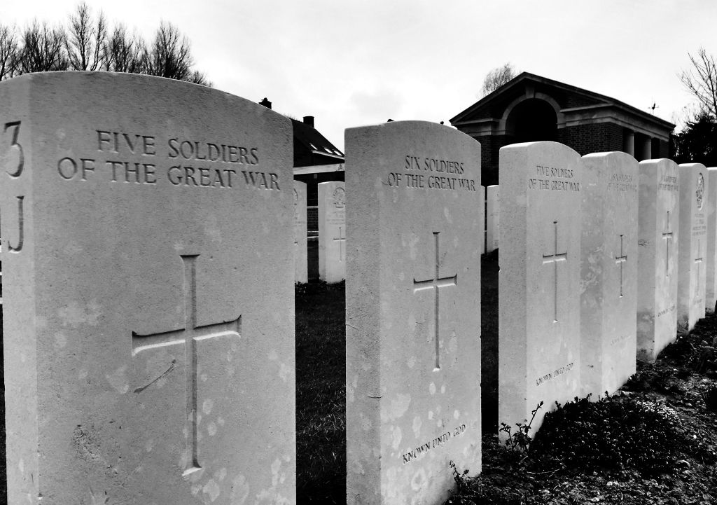 In this cemetery, many gravestones simply say "Four/Five/Six soldiers of the Great War". I think it's probably obvious why that is.