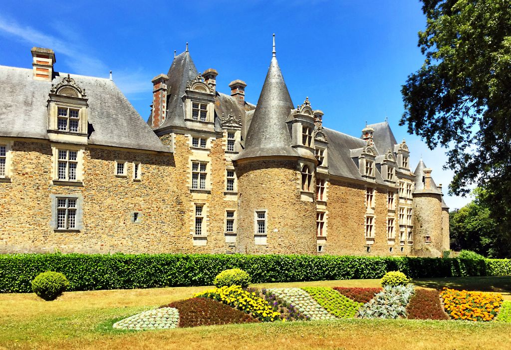 Rather than just blast down the motorway to Montbron, we decided to take a scenic route across the beautiful French countryside. At around lunchtime we arrived in Chateaubriant. This is a photo of their chateau. By this time it was starting to get rather hot out.