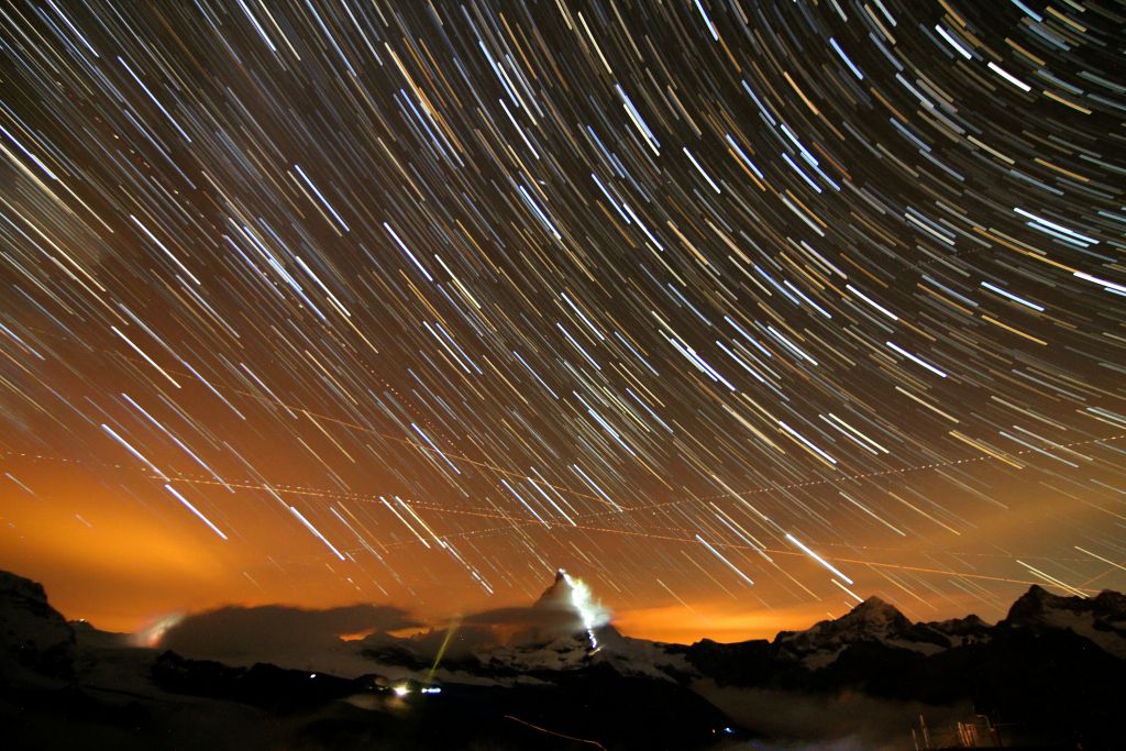 As I had my camera out and it was still fairly early I thought I'd be as well to do some star trails.Distance walked today - 7.3 milesAscent today - 2.093 feet (638m)Descent today - 2,093 feet (638m)