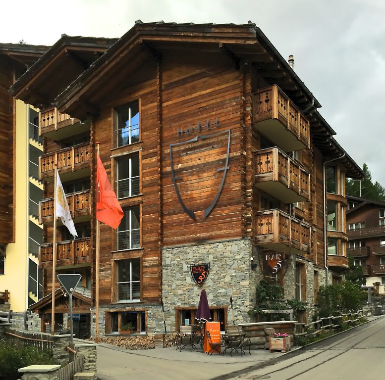 We had debated extensively about where we would stay when we relocated back to Zermatt and intended to stay somewhere we'd not been before. However, when it came rigth down to it and we had to actually make a decision, we caved and went back to our favourite place - the Firefly.