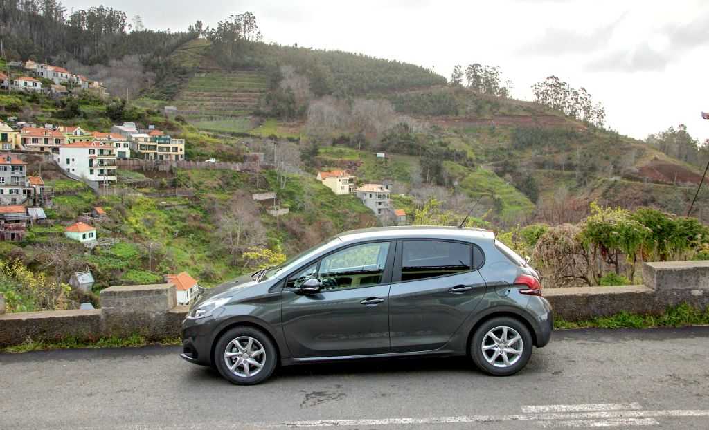 Wednesday - I had decided to go for a "proper" walk, which started in the tiny mountain village of Fontes. Despite being only 3.8 miles from our villa as the crow flies, it was a 12 mile drive to Fontes that took nearly 40 minutes!Here's our car parked up in Fontes.