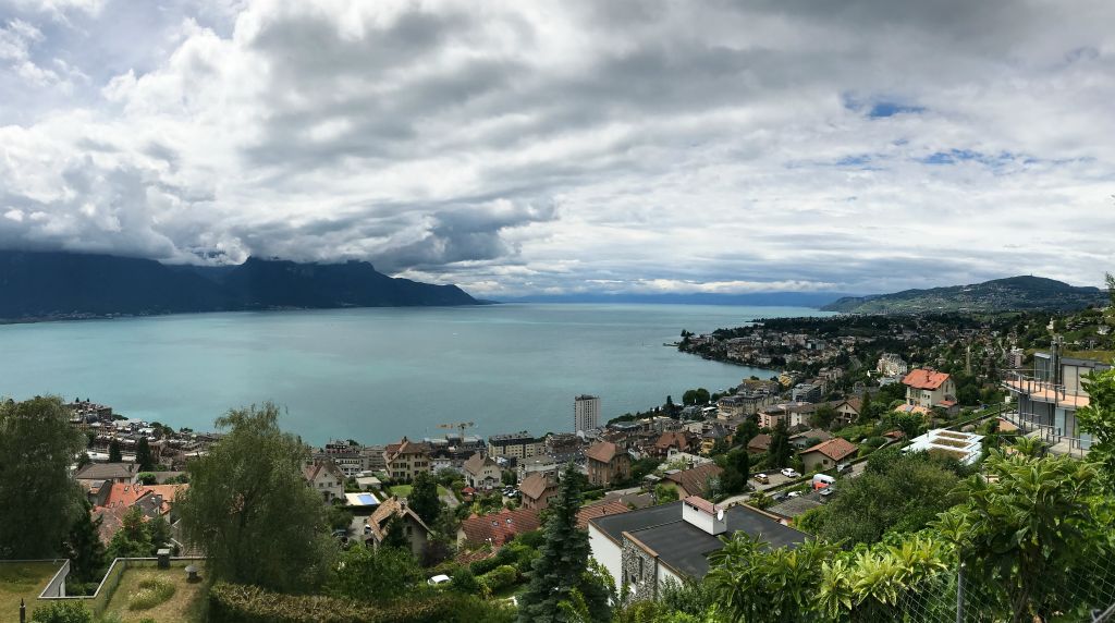 Half an hour later and we were on the motorway that runs along the northern shore of  Lake Geneva, where there's a rest area with a lovely view over Montreaux.