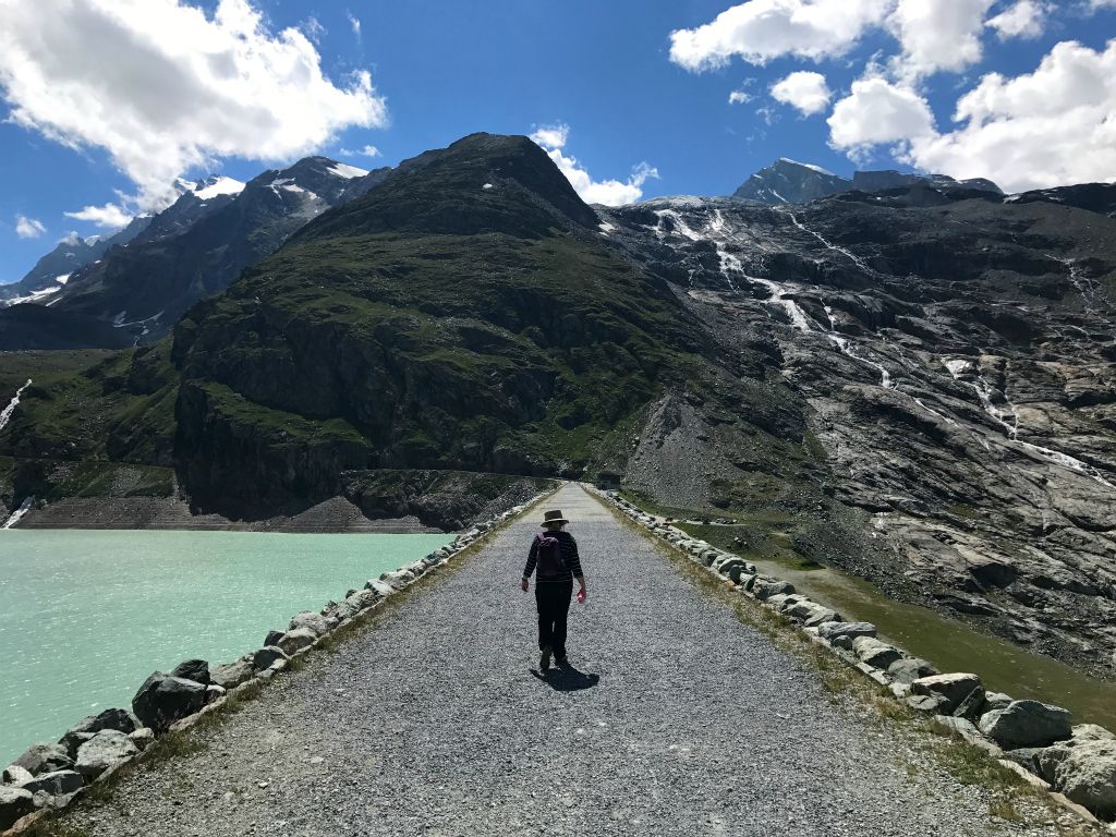 As it was still a little early to check in to our new hotel (or so we thought), we took the short drive to the Mattmark dam, where I'd walked to on Sunday.Here's Judith on the dam.