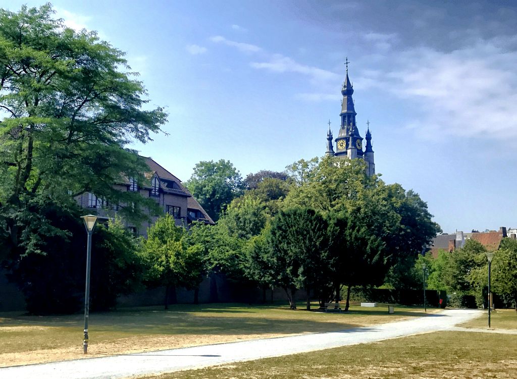 The view of the Saint Martin Tower from the Begijnhofpark.
