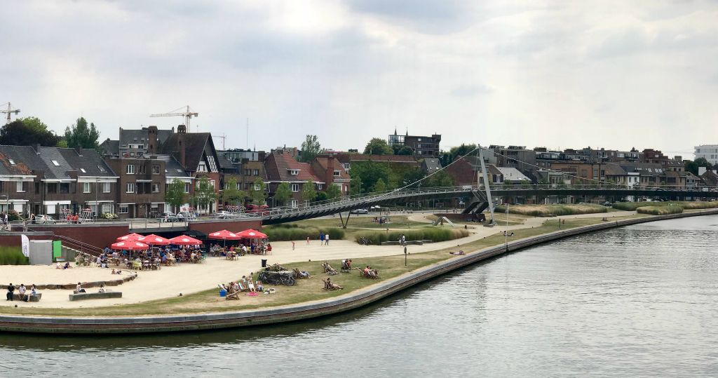 This was probably our favourite spot in Kortrijk. The Buda Beach Cafe by the river next to the impressive Collegebrug bridge.