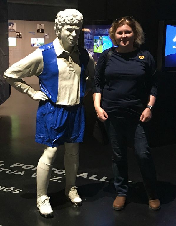 Apparently Judith is as tall as some famous Porto player or other. Although he looks like he's wearing a waistcoat, I think it's just the stripes on his shirt that are creating that effect.