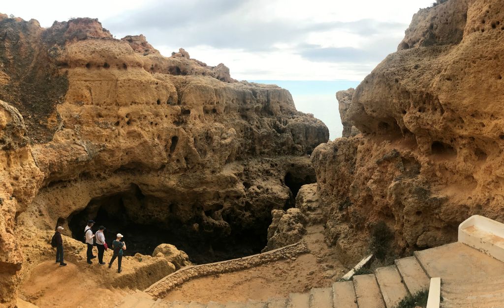 After a nice breakfast in the resort's Coffee Shop (that's what it's actually called), we walked the mile-and-a-half or so to Algar Seco, where there are some impressive cliffs and caves.