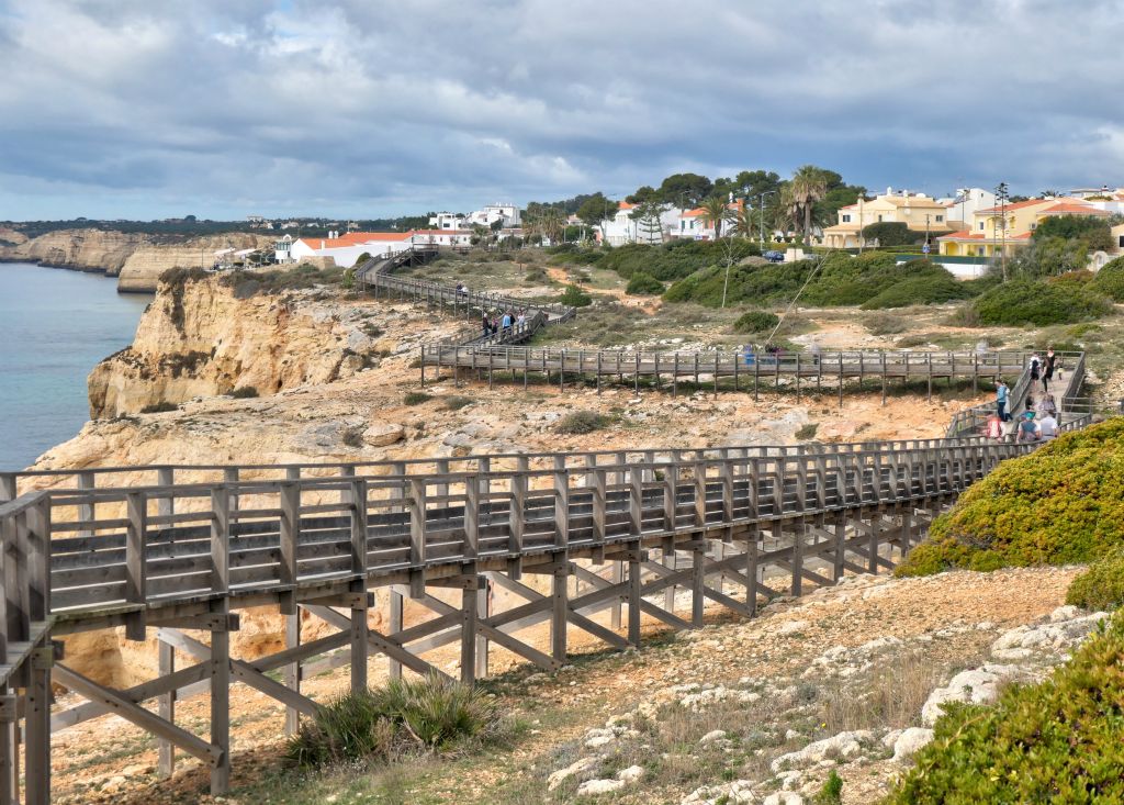 Algar Seco is also where the eastern end of the Carvoeiro Boardwalk starts, so we decided to take a stroll down there to the town of Carvoeiro.