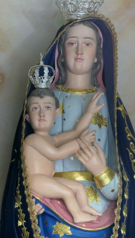 Inside the church is this slightly disturbing statue of the Virgin Mary and the baby Jesus, who has an uncanny resemblance (I think) to a young Steve Davis (the snooker player). Weird.