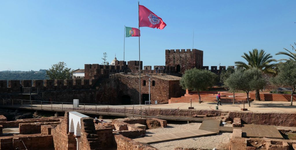 By far the most popular attraction in Silves is their castle. Apparently it was a derelict ruin until the 1930s, when they started to renovate it. They're done a jolly good job.