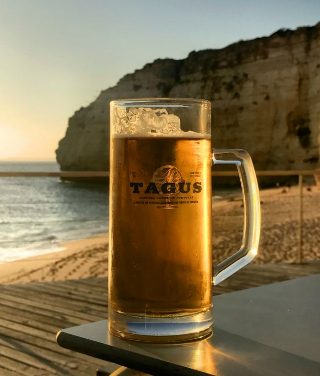 Although the glass says "Tagus", the barman poured it from a pump that said "Sagres". Belgians would be furious.