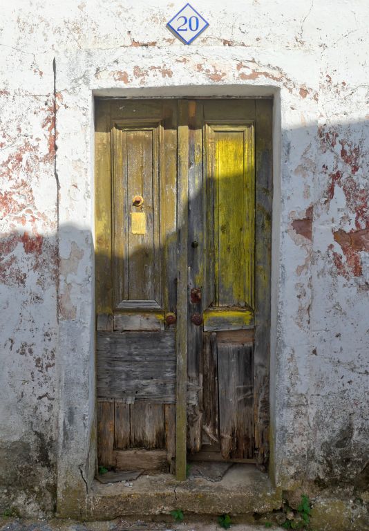 On my way back to the car I walked through the tiny village of Penina, where I saw this interesting door to add to my collection.