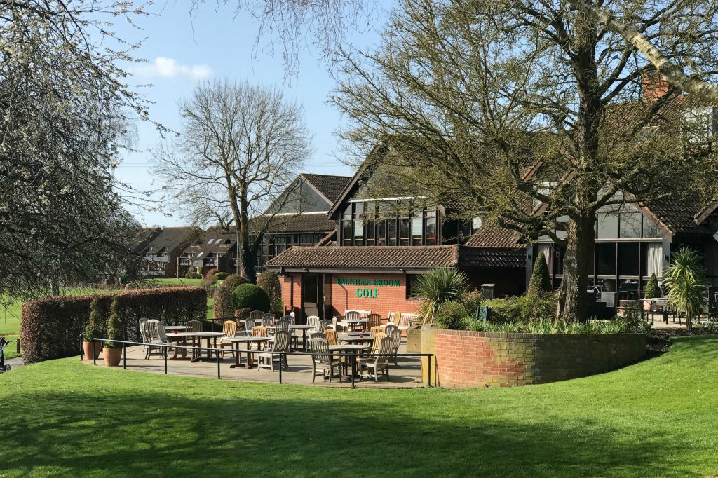 ...next to the Barnham Broom golf club and hotel, which is handy as that means there's somewhere close by to go for a bite to eat and a pint if you don't feel like cooking. There's also a big health club, with pool, gym, etc. that we got complimentary access do.