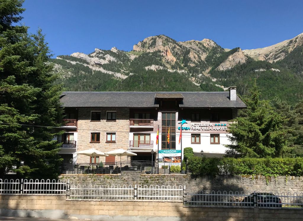 At around 4pm, we arrived at our hotel in Canfranc-Estacion (not be be confused with Canfranc, which is a village a few miles to the south).