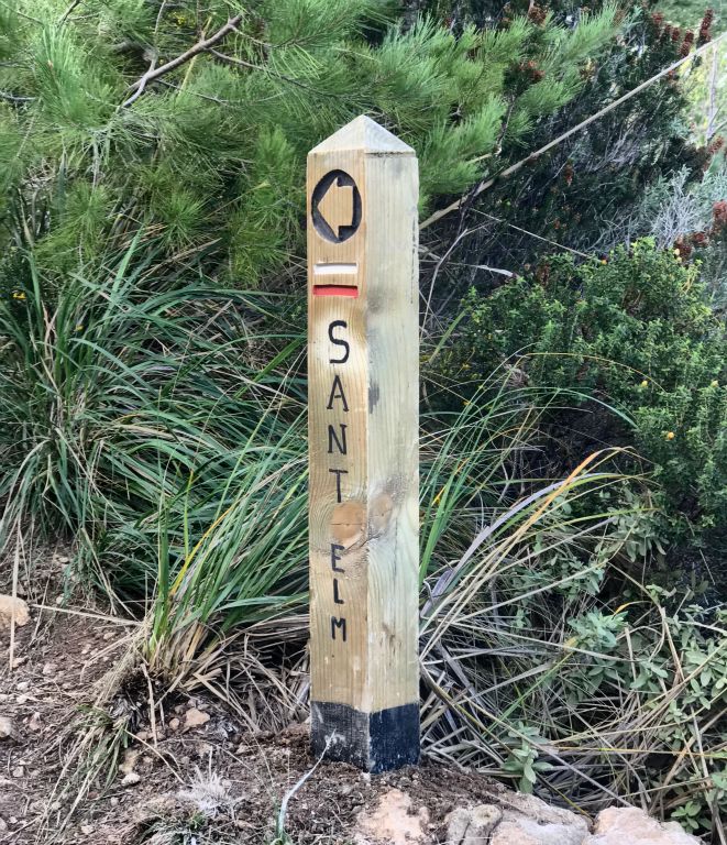 There were trails all over the place in this area, so it was nice to have a few sign posts to keep me moving in the right direction.