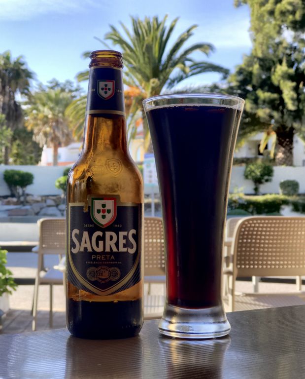 I stopped into The Coffee Shop for a swift beer on my way home. Again, I was lucky enough to find another dark lager, although the lady had to go and search for it in the back as they evidently don't sell enough of them to keep it close to hand.
