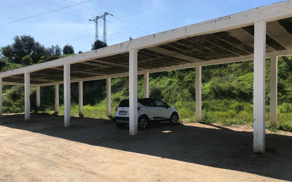 Monday - Less than a half hour drive to the start of today's walk.I discovered this apparently abandoned structure of some sort near the designated start, so decided to park my car under it, out of the sun.
