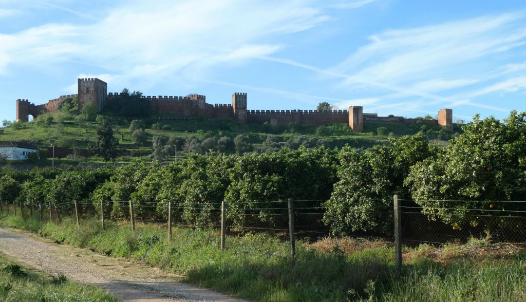 As I got further away from Silves, I had a nice view of their castle.