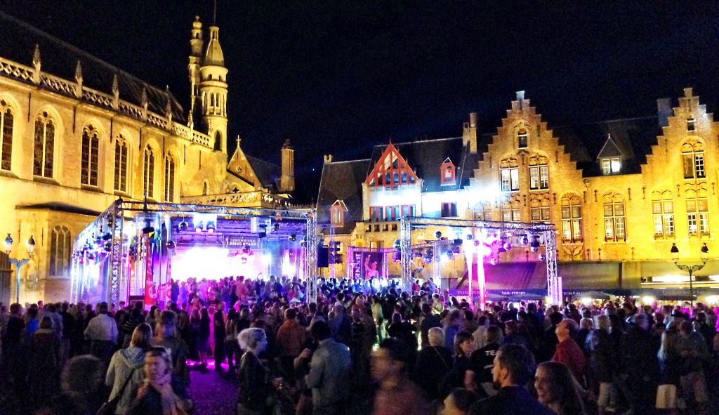 Having spent the whole day sightseeing and bar hopping, we finally make our way back to our hotel (the Crowne Plaza) to discover that someone has built this massive stage in the square outside and they’re having a music and dance festival. We settle down on our hotel’s terrace with a beer to listen to a fabulous selection of 70s and 80s disco and dance music.The festival is scheduled to go on until 2am, but we run out of steam at about midnight. Time for bed.