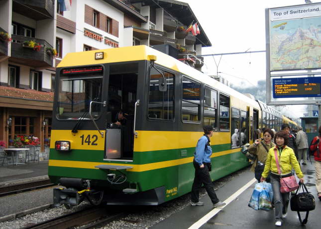 Train to Kleine-Scheidegg